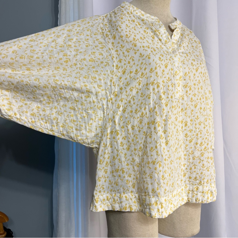 Women’s Dolman Sleeve White & Yellow Florals Top 3/4 Button V Neck Textured NWOT